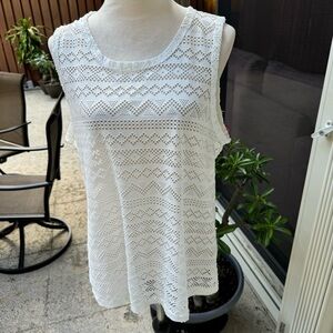 Ladies White Crochet Top. Sleeveless. Size Large.